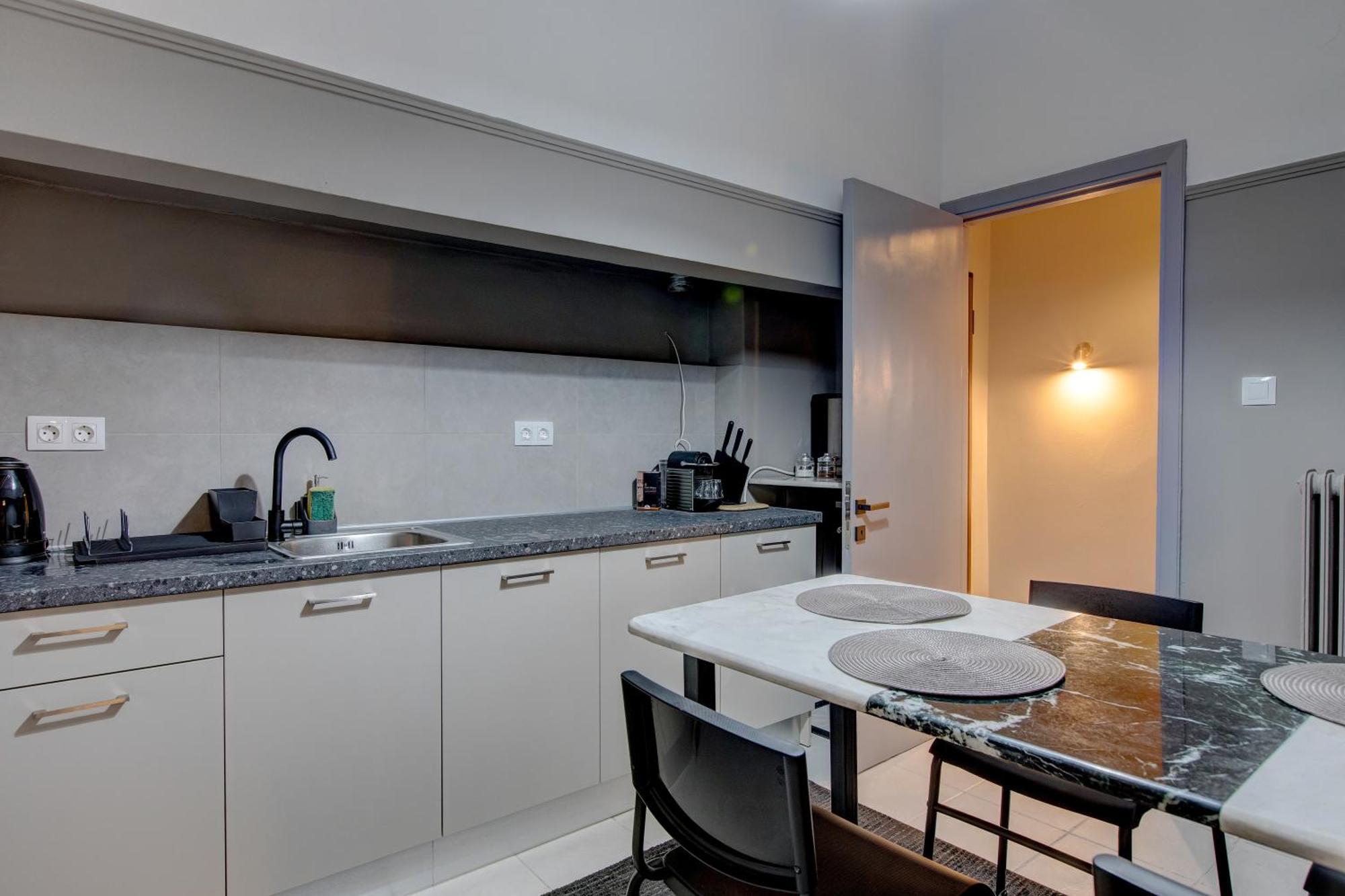 Aristotelous Family & Friends Two Bedrooms & Two Living Apt Apartment